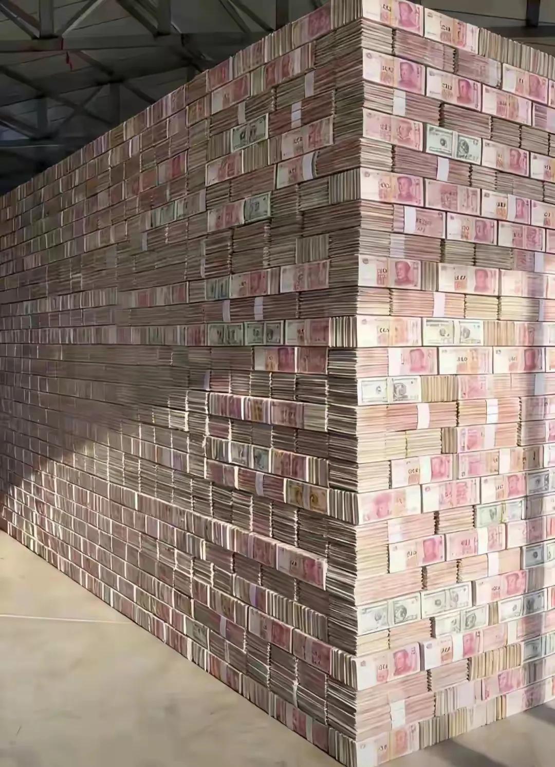 假如有一天，你不小心买彩票中了五个亿，你会怎么办？一：保密，当作什么事都没发生