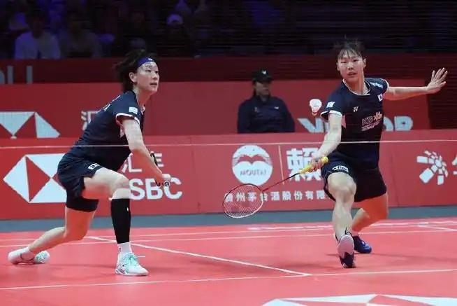 刚刚结束了一场2025羽毛球年终总决赛女双B组的一场比赛，世界排名第7的韩国组合