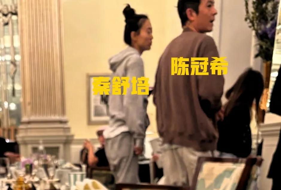 有网友在英国伦敦偶遇陈冠希一家，一家三口在酒店吃早餐！不得不说，她们家真的是空中