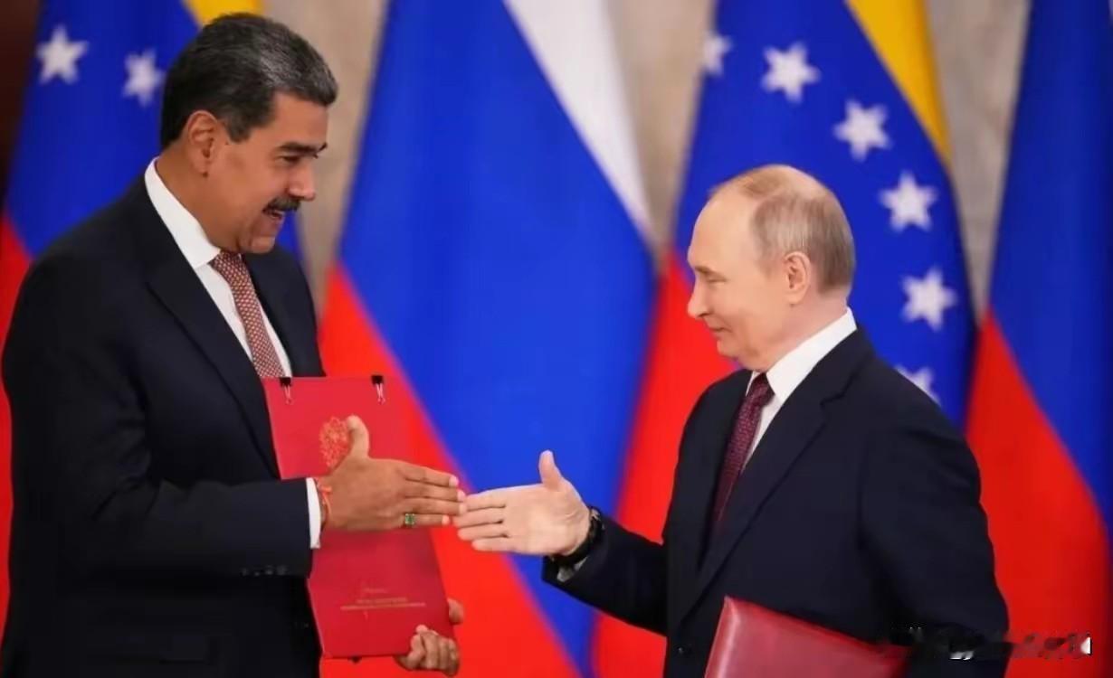 3. 俄外长称不会保护委内瑞拉美军已做好军事打击准备：俄外长明确俄不会为委内瑞