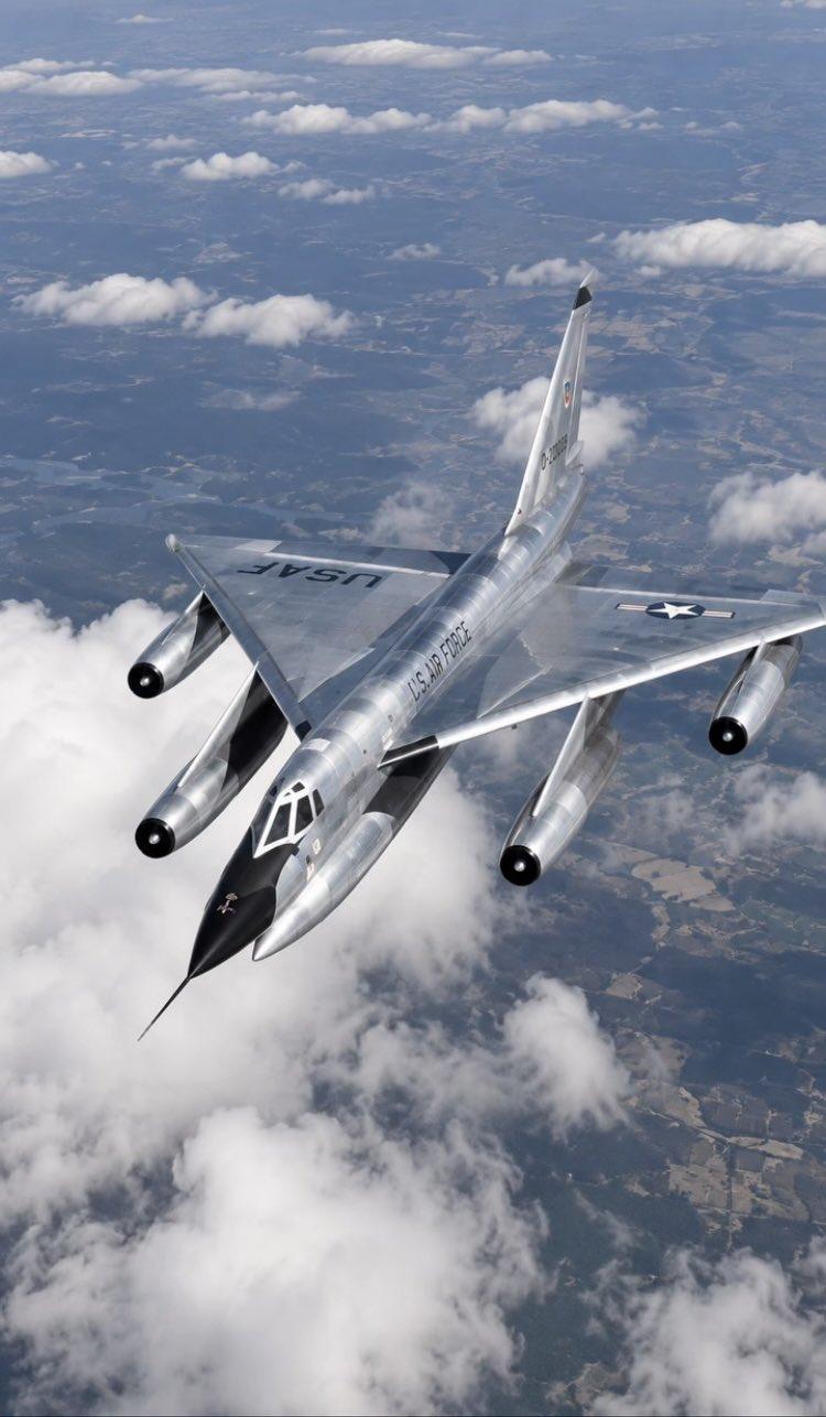 B-58“盗匪”（Hustler）轰炸机B-58“盗匪”是由Convair（康