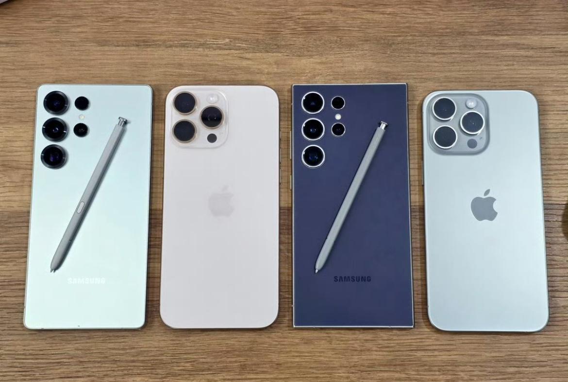 三星和iPhone的设计都很经典，但风格差异明显。就拿三星S25Ultr