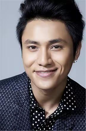 陈坤颜值最巅峰的时候是唱《月半弯》的时候真可谓一眼万年那忧郁的眼神让我姐