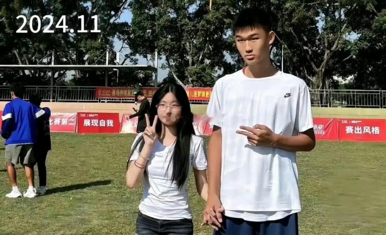 从高中到大学，女朋友渐渐成为了自己攀不上的样子，美成女明星。