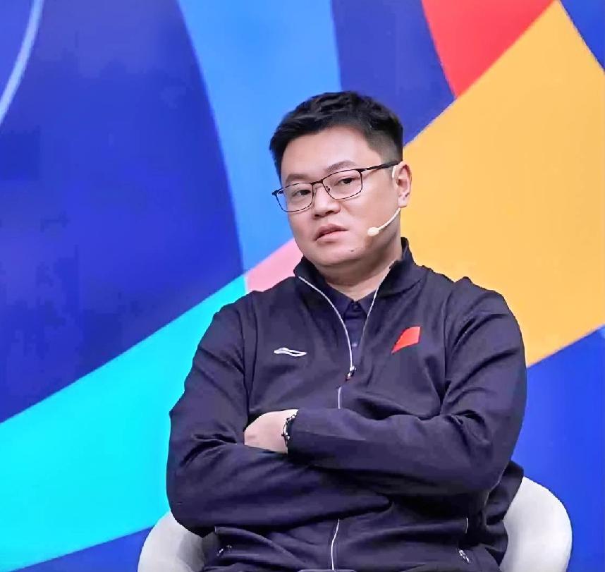 笑死了，侯英超老师解说着解说着，跟弹屏黑子干起来了。澳门世界杯，王曼昱