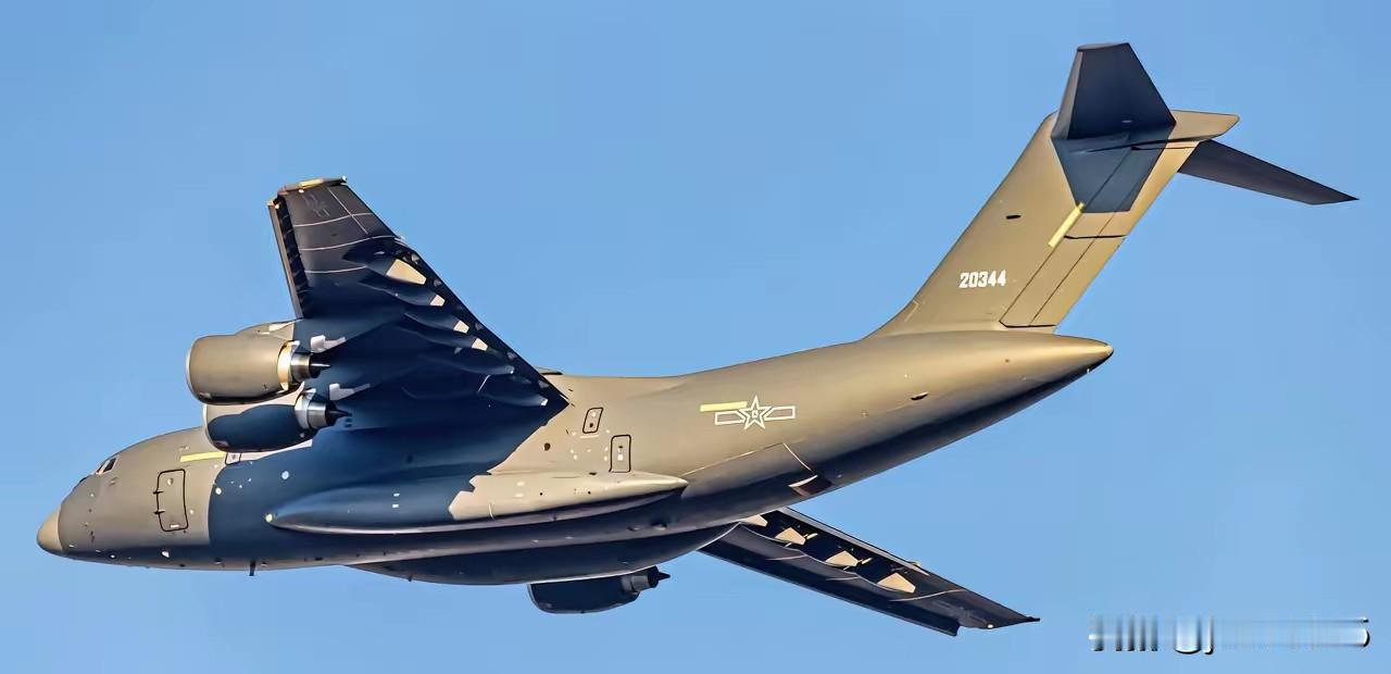这应该是去年才服役的运-20B，编号20344。有了运-20B，其基本型运-20