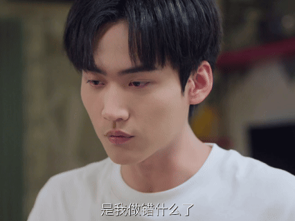 原来分手真的是一个人的事岑矜不敢回头的背影，李雾撕心裂肺的哀求，隔着一扇门的无