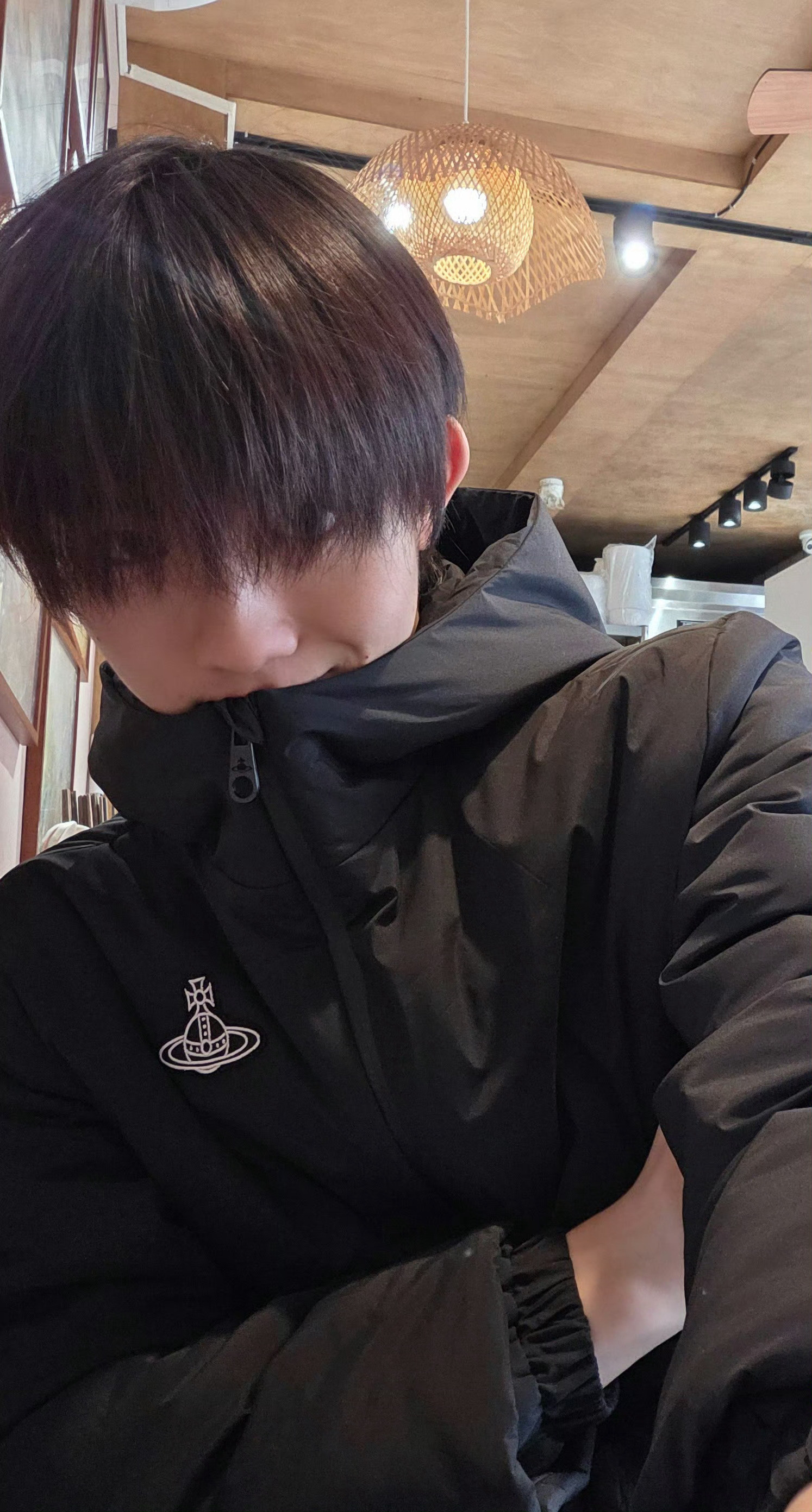 苏新皓九宫格营业照乖帅反差感爆棚，是谁的DNA动了？