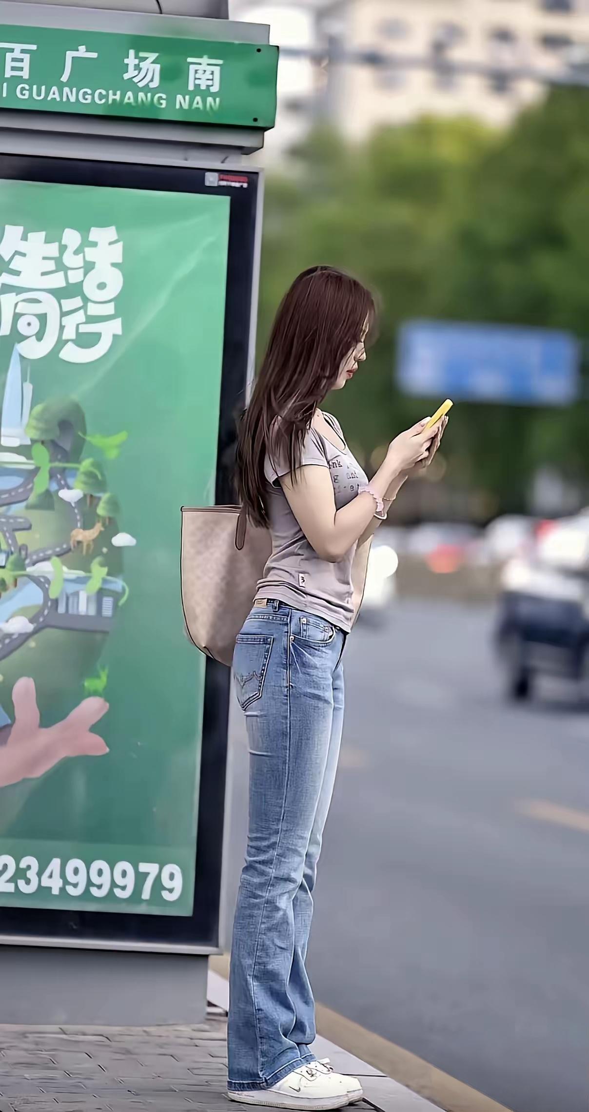 分享卓越的优雅女性