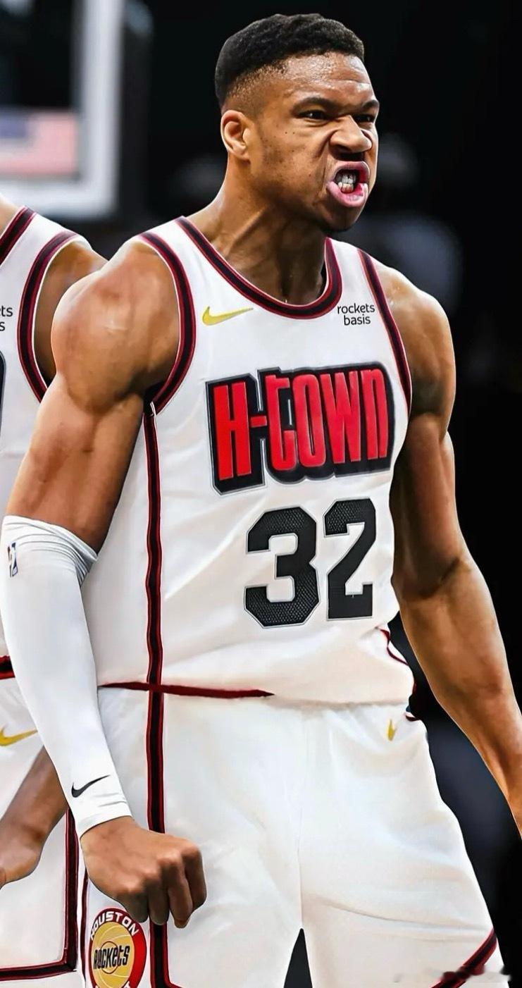 根据美媒DKSportsbook预测，如果扬尼斯·阿德托昆博决定向雄鹿队申请交易