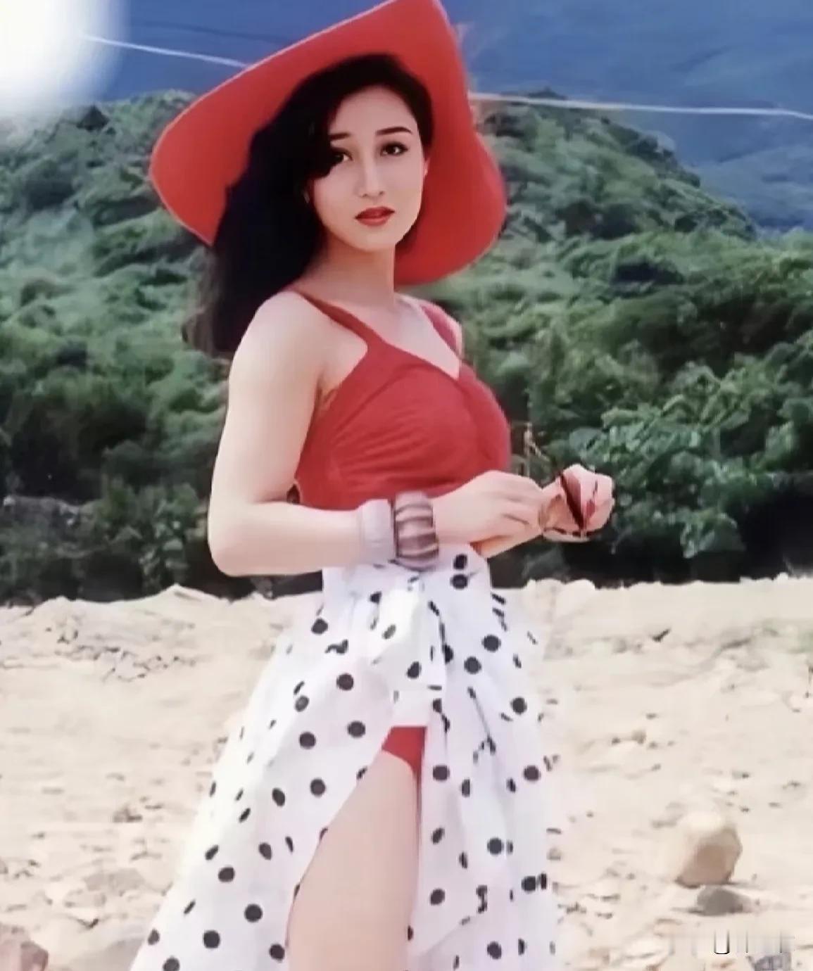 利智在王祖贤的电影里，她的样子非常美，身材好，体态好，气质也是温柔妩媚单纯的那种