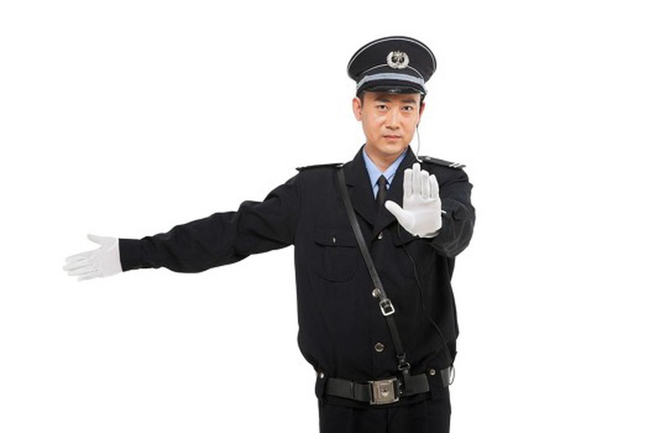 我实在难以理解大姨和姨夫的做法。姨夫是公务员退休，大姨从国企退休，他们手里的存