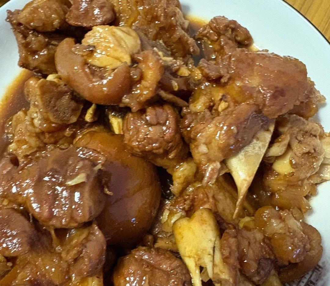 吃饭！今晚吃焖猪脚和蒸南瓜！太好吃了！