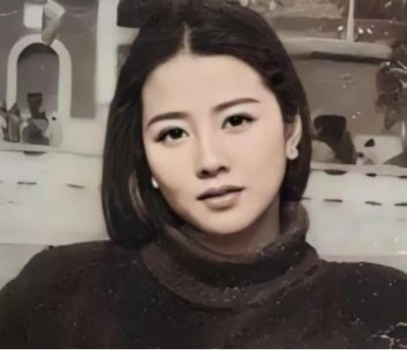 1969年，17岁的女知青张梅香被领导叫到办公室，一把将她抱住，绝望之际，她没有