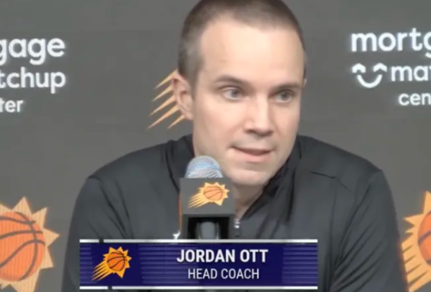 NBA常规赛，热火111-102战胜太阳。赛后太阳主帅乔丹-奥特接受了记者采访