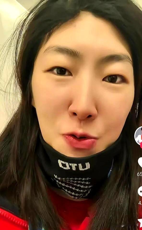 冬奥冠军赚大钱，路径竟分两种：一种戴名表开豪车，另一种膝盖打钢针睡国货床垫。你