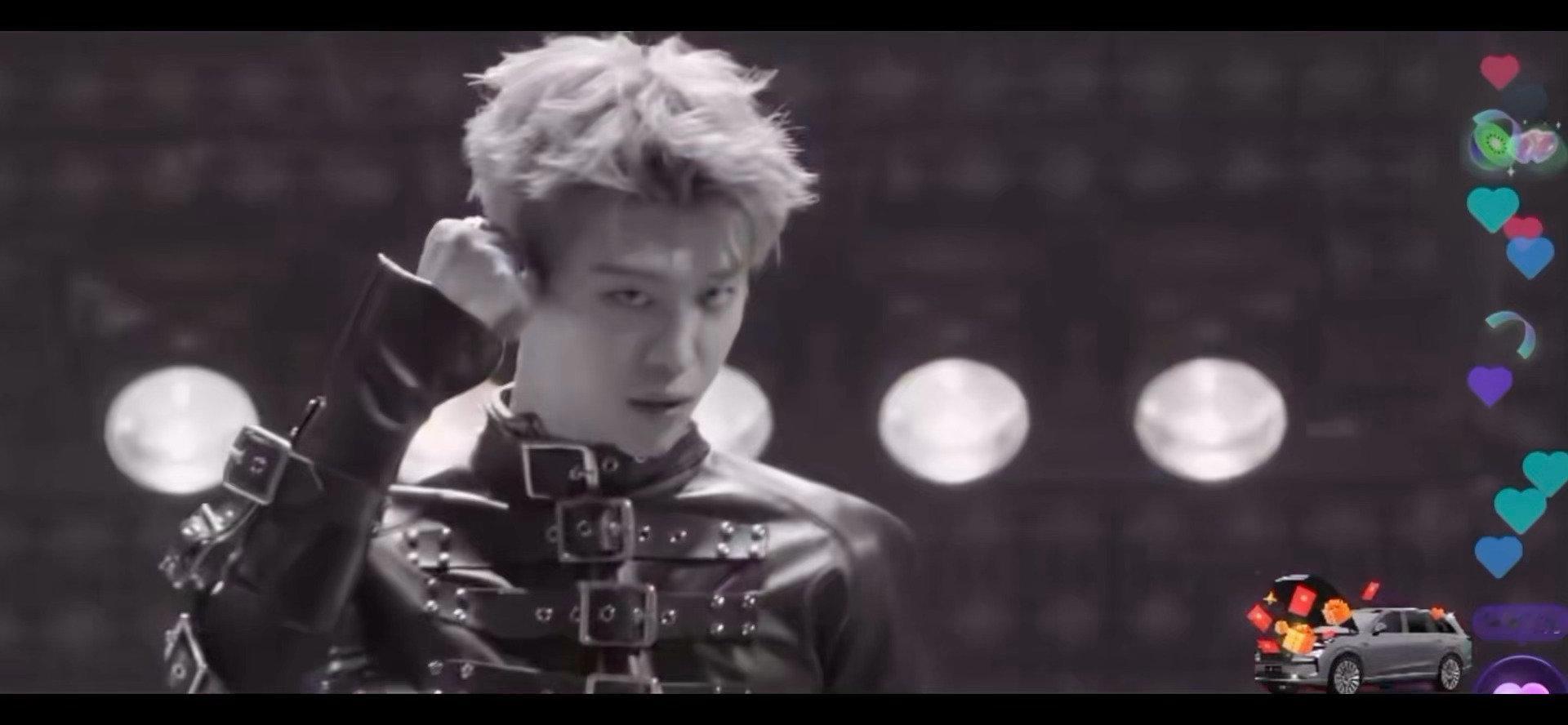 范丞丞发色染了六个小时没白染没白染，范丞丞今晚的跨年舞台帅得我一激灵