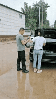 不怪大叔一脸生无可恋，换谁谁不是！[捂脸哭][捂脸哭][捂脸哭]