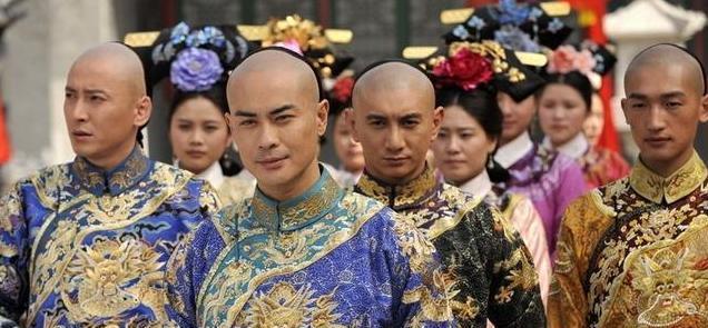 九子夺嫡后，雍正只有一个人不敢动，那就是十阿哥胤?。“九子夺嫡”是康熙晚年最头疼