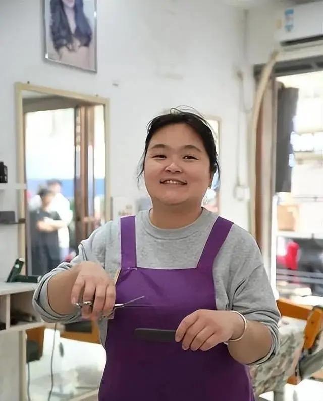 网红理发师李晓华发视频维权，自己拍摄短视频被商家盗用带货，盗用商家通过投流，半天