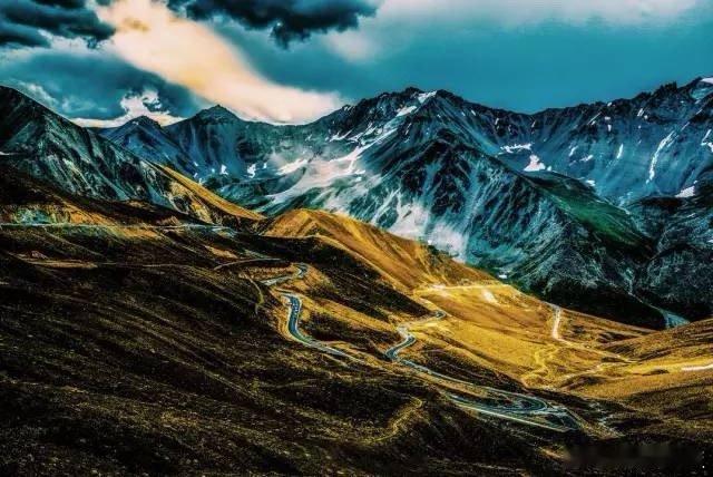 独库公路最佳时间又快到独库公路开通时间，建议自驾的朋友们现在就要准备开始计划了[