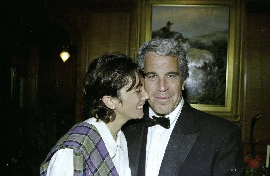 🚨🇺🇸众议院将就公开爱泼斯坦档案进行投票？！众议院冲过终点线，刚刚宣誓