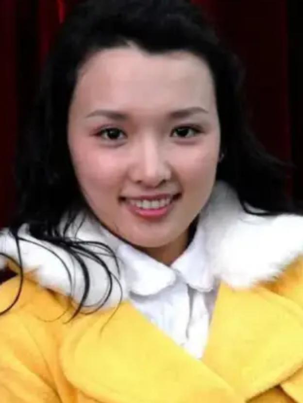 有一次，赵本山出席一场商演，看到旁边的礼仪小姐很漂亮，就搭讪说：“妹子，你长得这