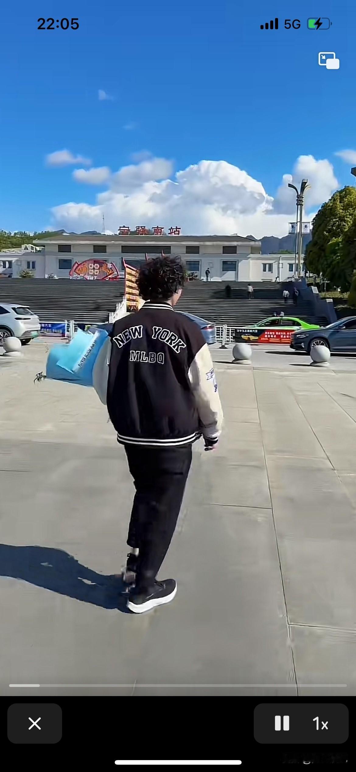 庞麦郎老师又有新欢了，这次是真的要结婚了吧，不要再被龚玲娜骗了。他已经远超许