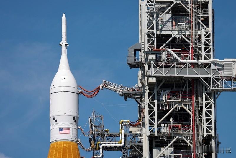 美国的载人登月计划肯定实现不了了，NASA现在已经出来开始甩锅给马斯克了。[大笑