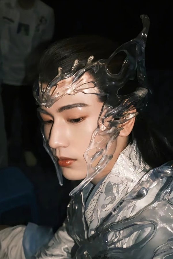 苍兰诀的时候王鹤棣帅还是张凌赫帅感觉现在张凌赫比王鹤棣势头好