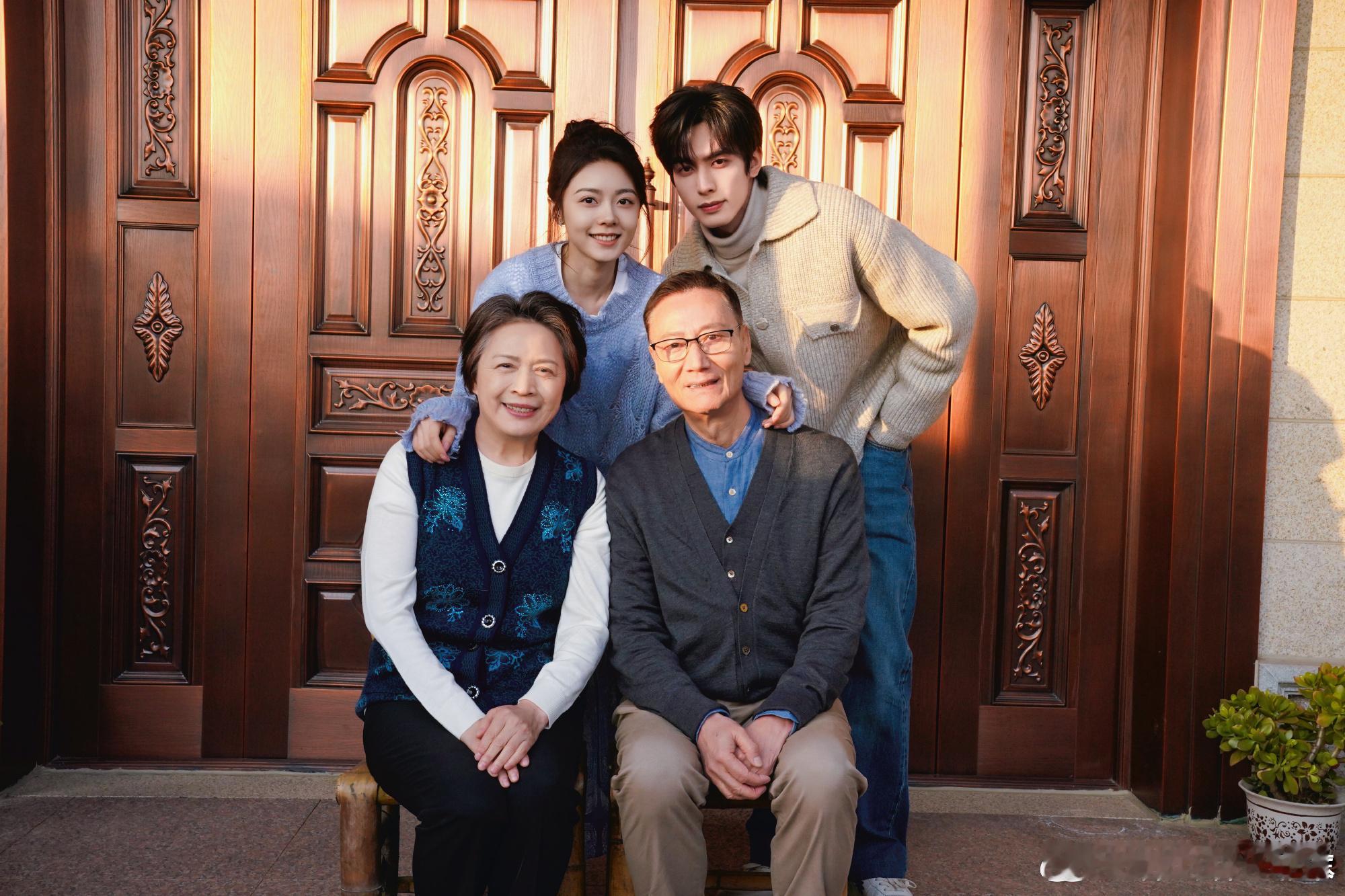 骄阳似我的每次全家福合照都好幸福