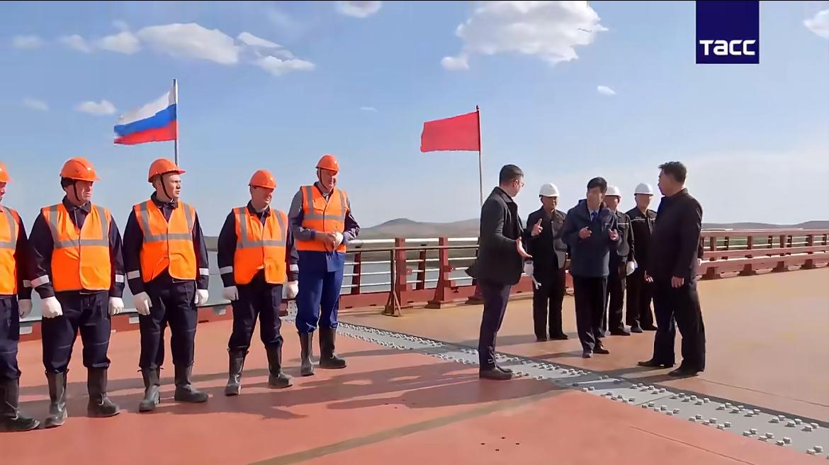 4月21日，连接俄罗斯和朝鲜的图们江公路大桥正式合龙，预计将在6月份正