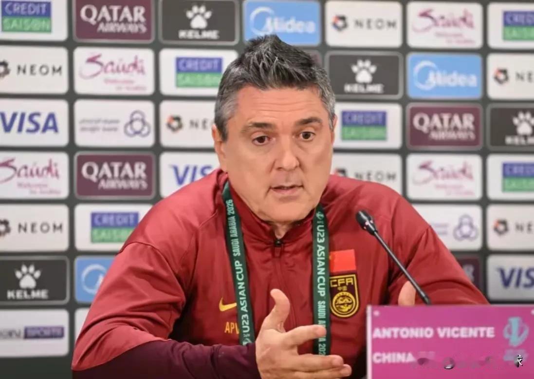 人间清醒！亚洲杯中国队VS日本队，赛前发布会主帅安东尼奥句句心里话：1.我们