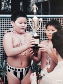 向佐:嬉笑怒骂皆成梗,艰难蜕变终被认可