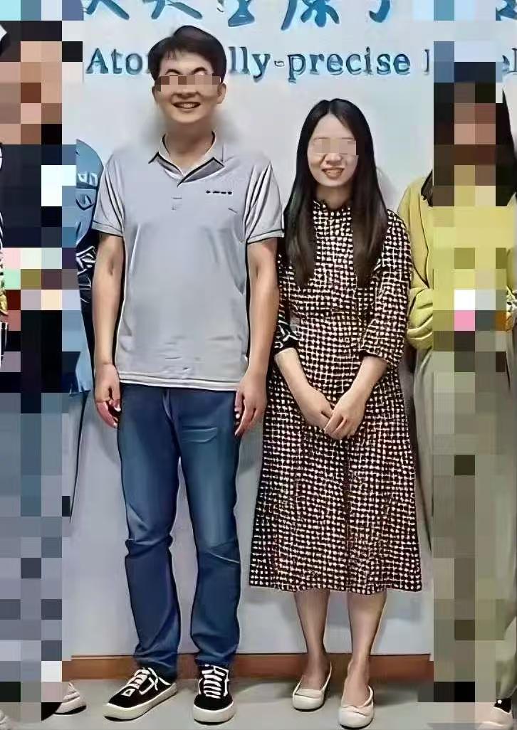 我怀疑曾教授是为了爱情，也怀疑曾教授是为了前程，万万没想到，这一细扒才发现她