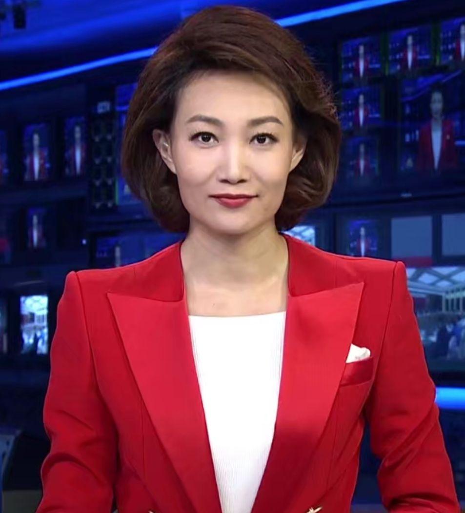 李梓萌46岁了，依旧选择租房生活，没有走进婚姻。面对外界好奇，她曾提到，自己来北