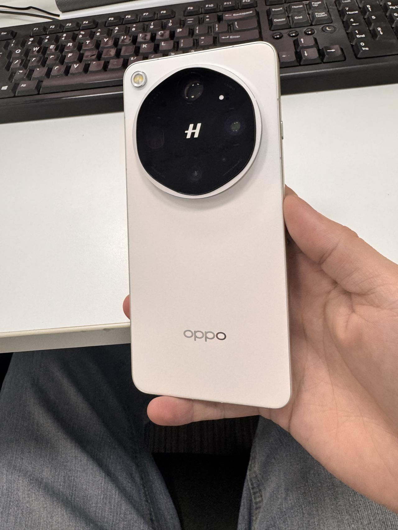 FindX9Ultra真机质感真心比官方渲染图强多了，这代虽然升级10倍光学