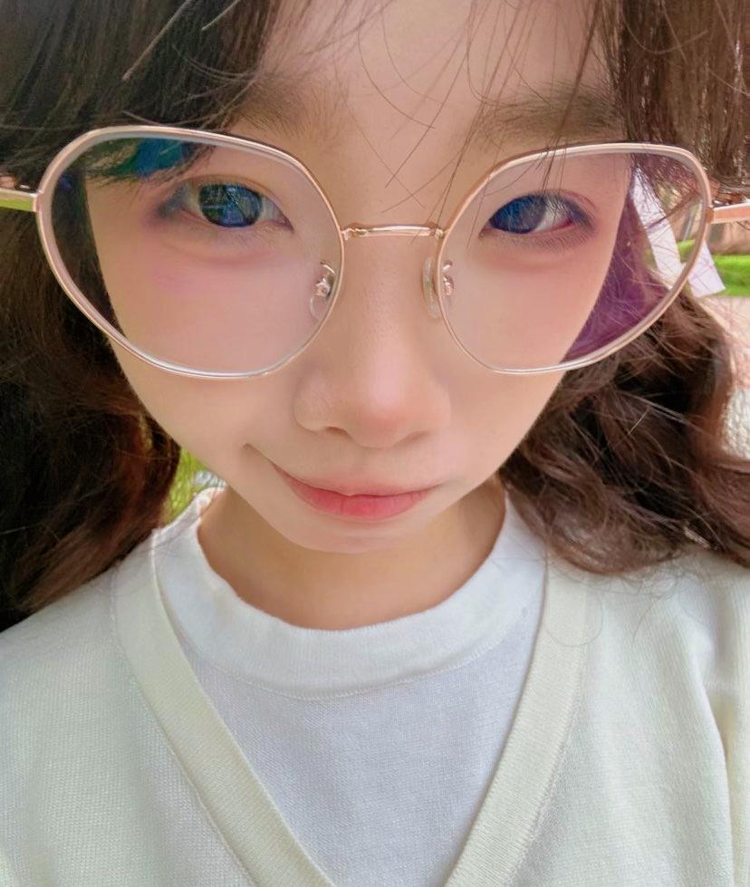 ：）一段现实的话：现在不是00后不结婚，90后不生娃。而是生娃养娃最厉害的8