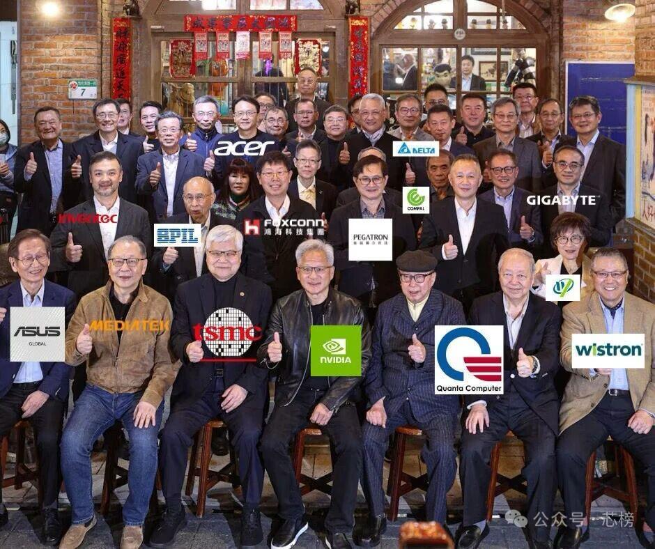 目前的人型机器人，也就是个预编程的具有些许AI的能力，距离具身智能还有非常远的差