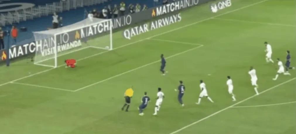 巴黎圣日耳曼1-0胜昂热，场上三大迷惑无法理解！1、主裁判仅仅执行了22分钟就