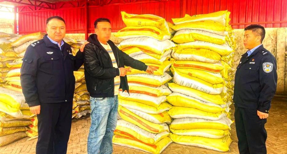 中越边境的走私潮中越边境绵延上千公里，从广西崇左、百色到云南文山、红河，多为喀