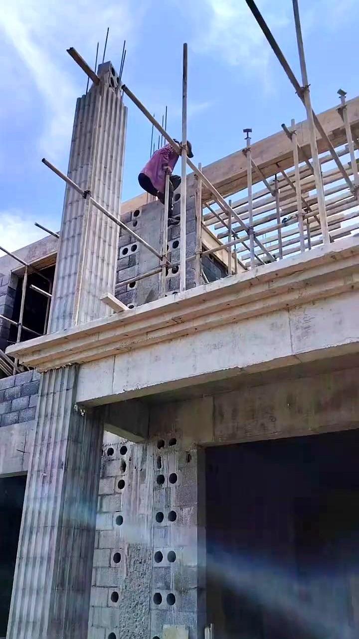 自建房尺寸有讲究。今儿咱单说大门这宽度，老话讲“门宽四尺九，福气跟着走”。