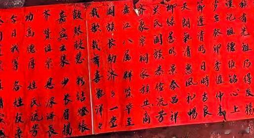 老家农村，据说是一个律师还是老师写的行书。这水平，应该不比那些所谓书法协会的差多