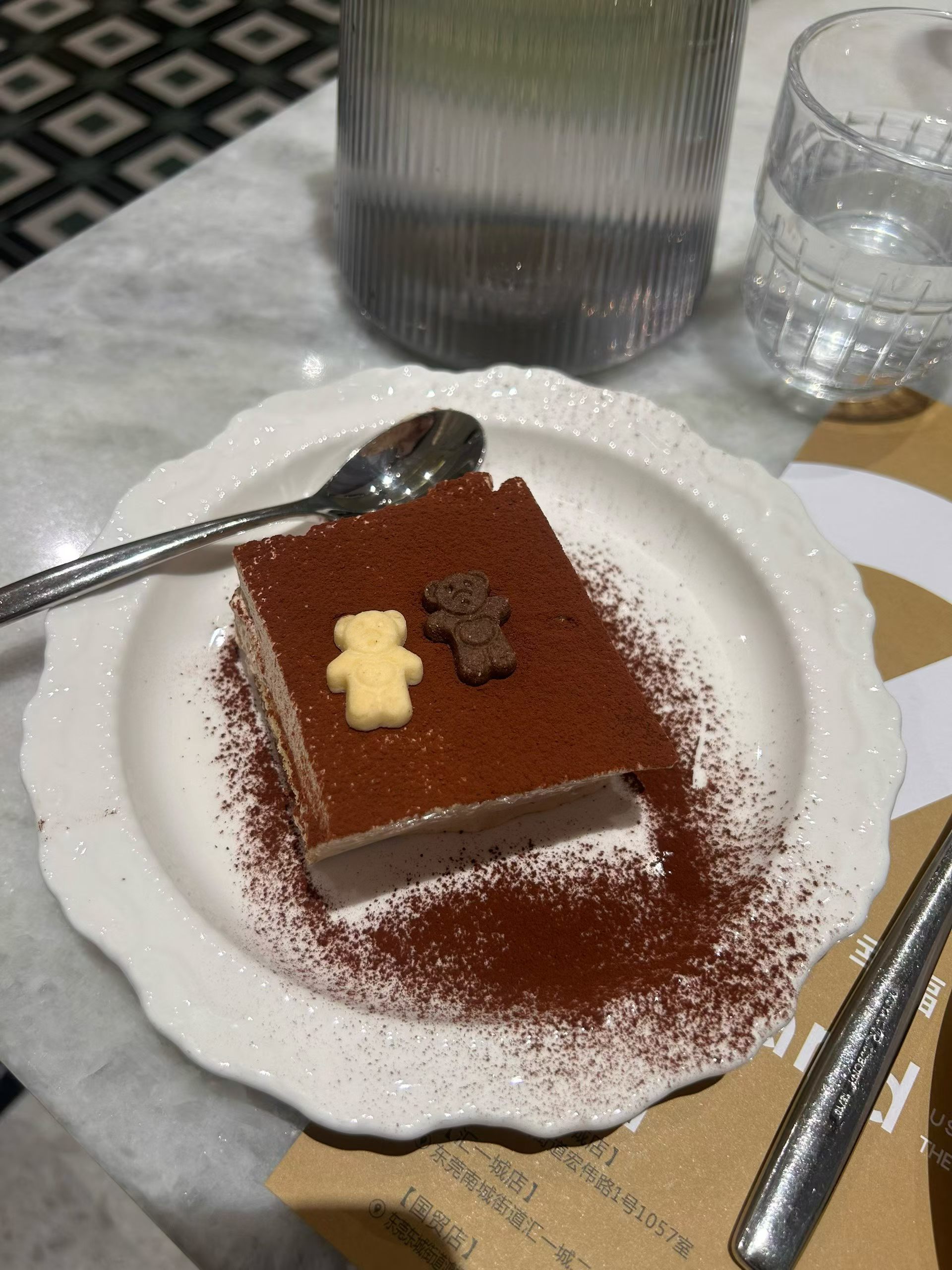 感觉女生都喜欢吃这些甜食，怎不把吃甜食的钱留下来多追几部剧呢
