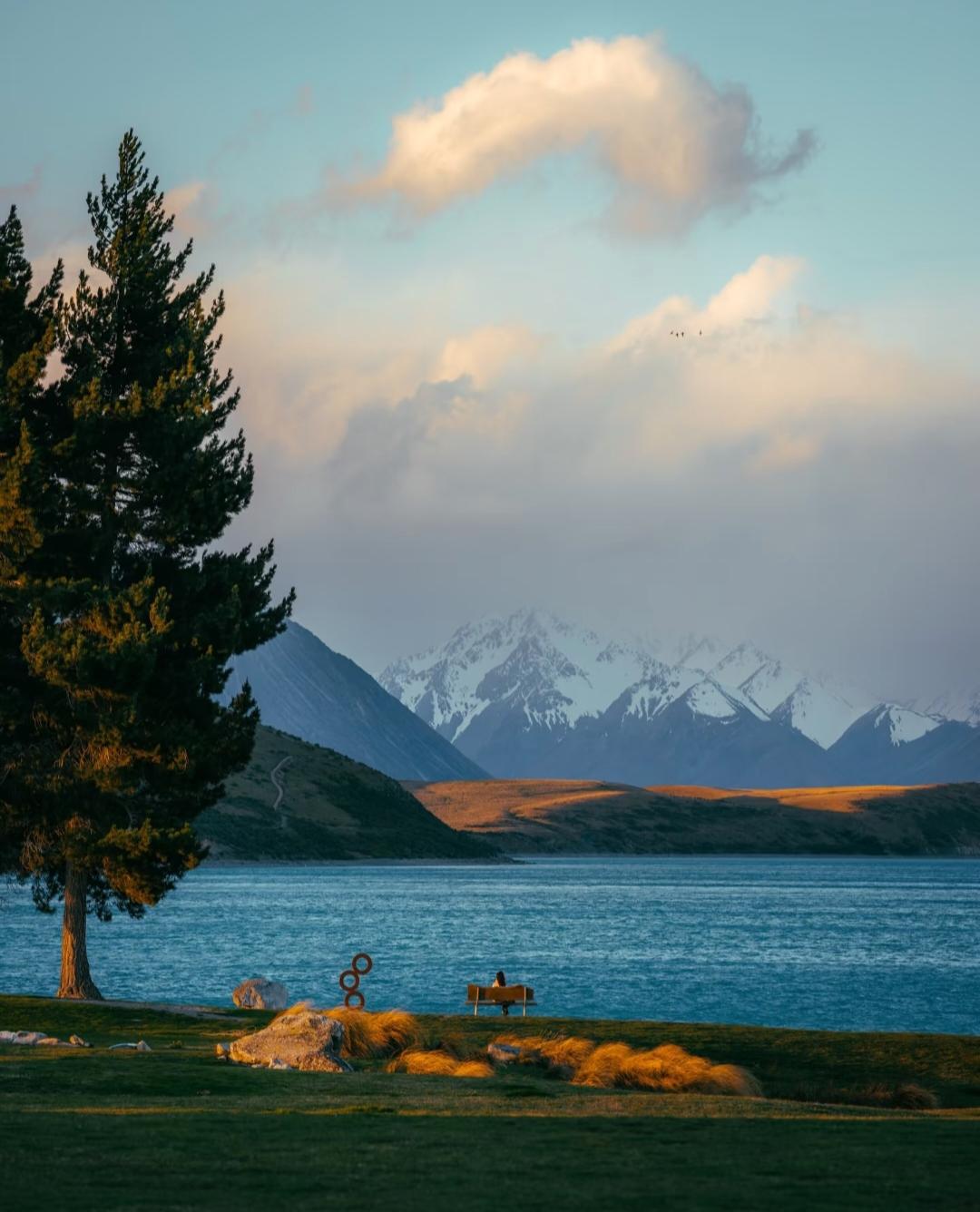 我姨姥家有两个孩子，大女儿定居美国搞科研，年入百万，有出息，但很少回来。老二是