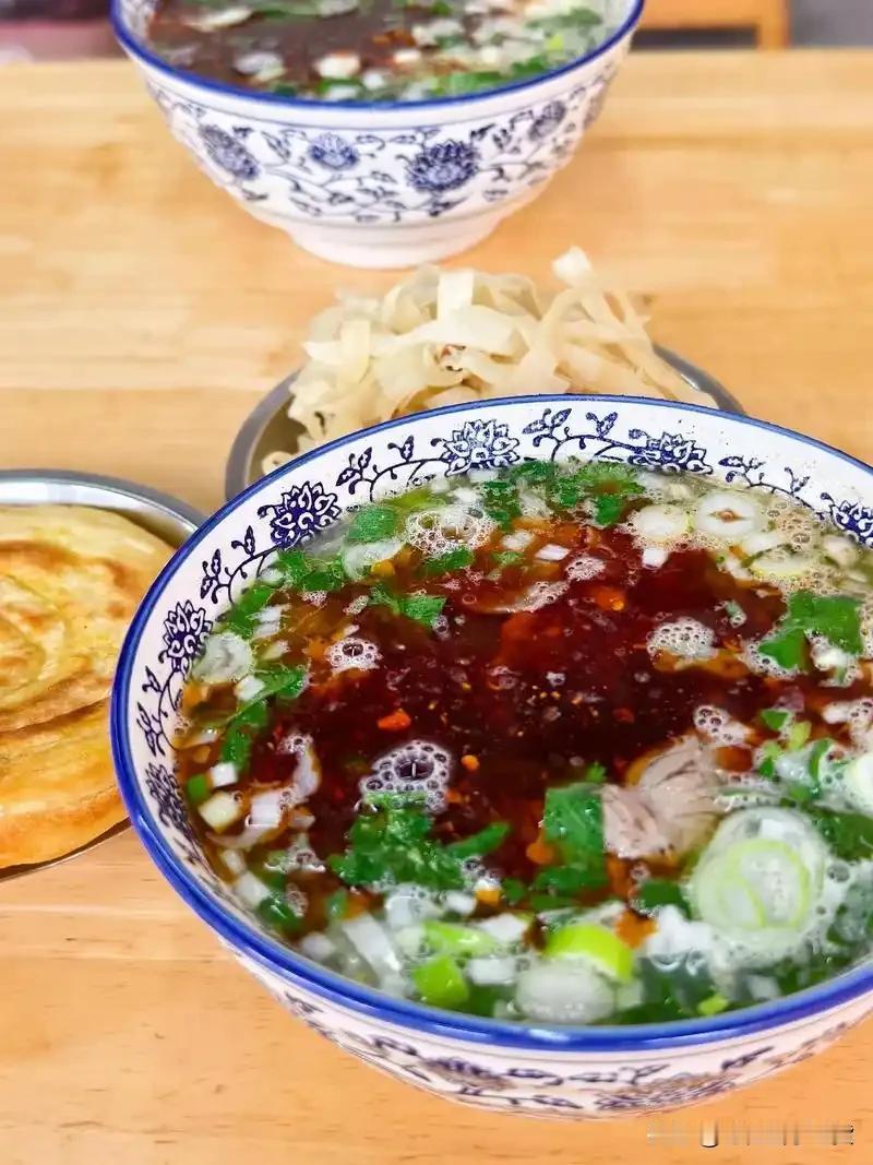 寻味河南，洛阳的美味早餐打卡攻略！洛阳早餐推荐：1、牛肉汤、羊肉汤、不翻汤、