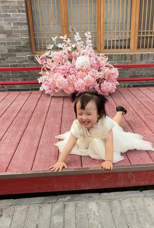 黄一鸣直播中说，咋了，我骗他上床了？我给他下药了？我到追你了？我自己能自己怀孕？