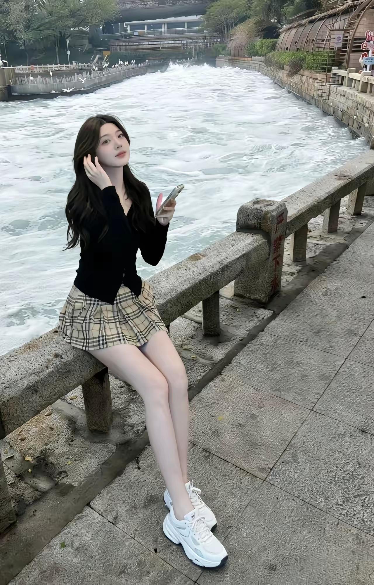 其实，真正让男人念念不忘、越相处越上瘾的女人，从来不是单靠惊艳的颜值。美貌或许能