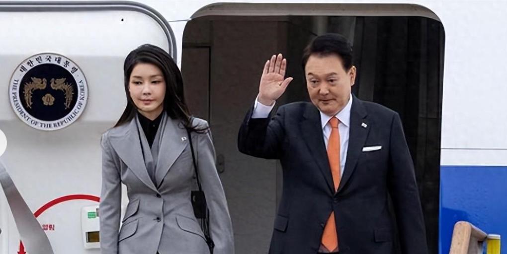李在明为什么对尹锡悦夫妇赶尽杀绝，就连最后一丝尊严都不放过？理由很简单，尹锡