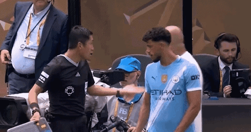 马宁瓜迪奥拉争执这个马宁就是G改不了CS，在哪里执法都是这德性！你也不看看自己是